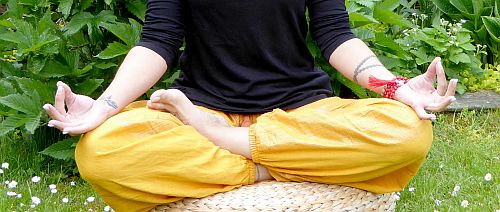 Bild "Chakren Malas:Mudra-Wurzelchakra-1-500.jpg"