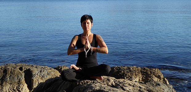 Bild "Willkommen:Meditation-Fels-620.jpg"