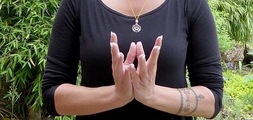 Bild "Yogaschmuck:Lotusmudra-500.jpg"